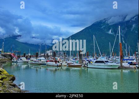 Porto di barche da pesca a Bella Coola, BC, Canada Foto Stock