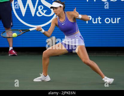 18 agosto 2022: Emma Raducanu (GBR) perde a Jessica Pegula (USA), 7-5, 6-4 al Western & Southern Open in corso di partita al Lindner Family Tennis Center di Cincinnati, Ohio, {USA} © Leslie Billman/Tennisclix/CSM Foto Stock