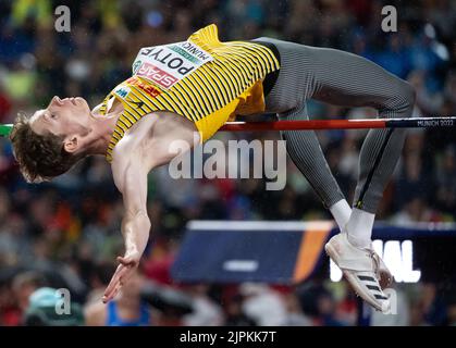 Monaco, Germania. 18th ago, 2022. Campionati europei, atletica, salto alto, uomini, finale. Tobias Potye dalla Germania in volta. Credit: Sven Hoppe/dpa/Alamy Live News Foto Stock