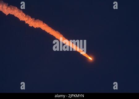 Cape Canaveral Space Force Stati, Florida, Stati Uniti. 4th ago, 2022. Un razzo dell'Atlante V dell'alleanza di lancio Unito lancia da Cape Canaveral Space Force Station, Fla., agosto. 4, 2022. Il razzo portava il sesto satellite Earth Orbit geosincrono del sistema a infrarossi basato sullo spazio ed è un satellite di rilevamento missilistico e di allerta precoce per il comando Space Forces Space Systems degli Stati Uniti. Credit: US Space Force/ZUMA Press Wire Service/ZUMAPRESS.com/Alamy Live News Foto Stock