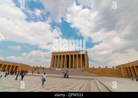 Anitkabir in grandangolo. Mausoleo di Mustafa Kemal Ataturk. 10th novembre giorno commemorativo di Ataturk o 10 kasim. Ankara Turchia - 5.16.2022 Foto Stock