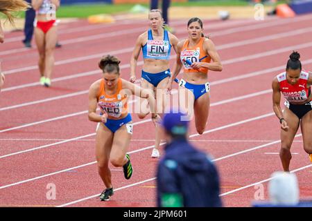 Monaco, Germania. 19th ago, 2022. MUNCHEN, GERMANIA - 19 AGOSTO: Zoe Sedney dei Paesi Bassi in gara nelle 4x100 m femminili ai Campionati europei di Monaco 2022 all'Olympiastadion il 19 agosto 2022 a Monaco, Germania (Foto di Andy Astfalck/BSR Agency) Credit: Orange Pics BV/Alamy Live News Foto Stock