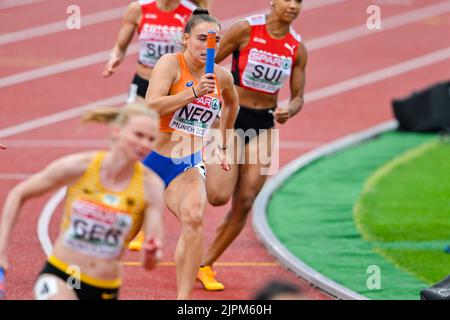 Monaco, Germania. 19th ago, 2022. MUNCHEN, GERMANIA - 19 AGOSTO: Minke Bisschops dei Paesi Bassi che gareggiano in 4x100 m femminili ai Campionati europei di Monaco di Baviera 2022 all'Olympiastadion il 19 agosto 2022 a Monaco di Baviera, Germania (Foto di Andy Astfalck/BSR Agency) Credit: Orange Pics BV/Alamy Live News Foto Stock