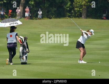 Giacarta, Indonesia. 19th ago, 2022. 19 agosto, 2022-Jakerta, Indonesia-Shibuno Hinako del Giappone azione sulla sala 4th durante un Simone Asia Pacific Cup 2022 giorno 2 al Pondok Indah Golf Cours a Giacarta, Indonesia. (Credit Image: © JJ Jung via ZUMA Press Wire) Foto Stock