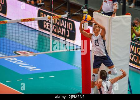 Cuneo, Italia. 18th ago, 2022. Christenson Michah (USA) durante il torneo DHL Test Match - Italia vs USA, Volley Intenationals a Cuneo, Italia, Agosto 18 2022 Credit: Independent Photo Agency/Alamy Live News Foto Stock