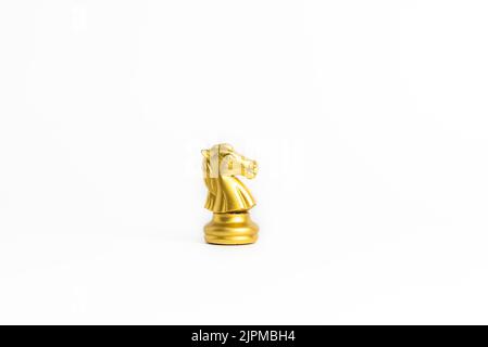 gioco di scacchi oro isolato su sfondo bianco. Foto Stock