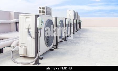 Aria condizionata (HVAC) sul tetto di un edificio industriale. Foto Stock