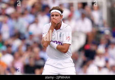 Stuart Broad in Inghilterra reagisce durante il terzo giorno della prima partita di test LV= Insurance a Lord's, Londra. Data immagine: Venerdì 19 agosto 2022. Foto Stock