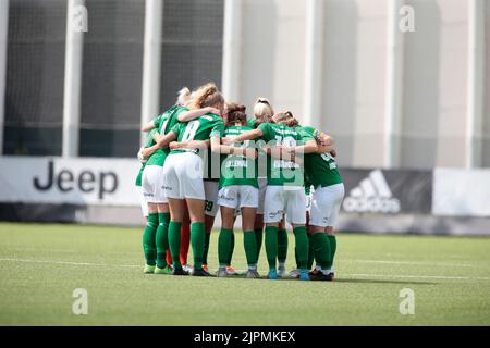 Vinovo, Italia. 18th ago, 2022. Squadra Tallina FC Flor durante la partita Tallin FC Flora e FC qiryat del primo turno di qualificazione della UEFA womenÂ&#X80;&#x99;s Champions League il 18 agosto 2022 presso il Juventus Training Ground di Torino. Photo Nderim Kaceli Credit: Independent Photo Agency/Alamy Live News Foto Stock