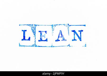 Timbro in gomma con inchiostro di colore blu in parola magra su sfondo bianco Foto Stock