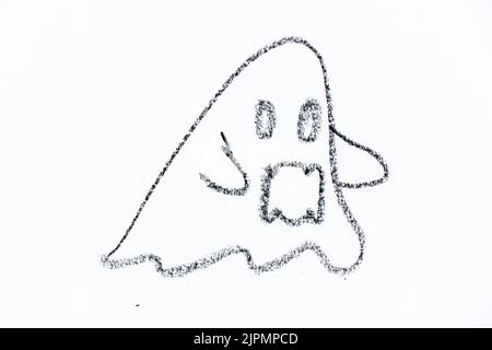 Disegno a mano color nero pastello a olio in forma di fantasma volanti su sfondo bianco Foto Stock