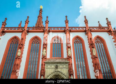 Germania, Wurzburg, vista dall'alto della facciata laterale della chiesa gotica di Marienkapelle (St La chiesa di Maria) Foto Stock