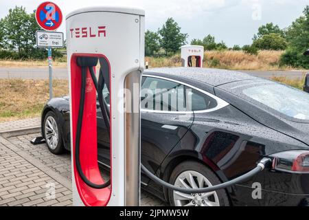 Tesla Ladestation für Elektrofahrzeuge, sovralimentatore, Foto Stock