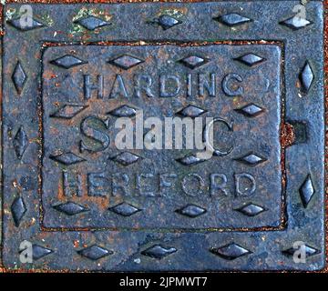 Harding Hereford griglia in ghisa goffrata, fognature, Castle Street, Hereford, Inghilterra, REGNO UNITO, HR1 2NL Foto Stock