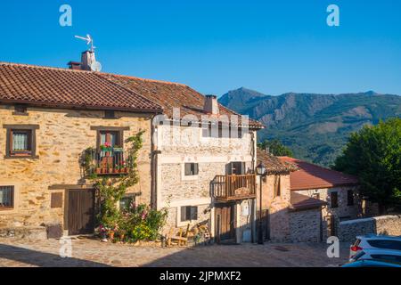 Facciate delle case. La Hiruela, provincia di Madrid, Spagna. Foto Stock