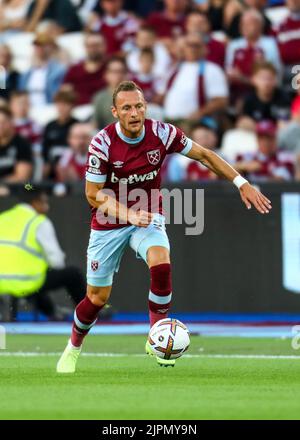 Londra, Regno Unito. 18th ago, 2022. Vladimir Coufal durante la partita di prima tappa della UEFA Conference League Play-Off Round tra West Ham United e Viborg FF al London Stadium il 18th 2022 agosto a Londra, Inghilterra. (Foto di John Rainford/phcimages.com) Credit: PHC Images/Alamy Live News Foto Stock