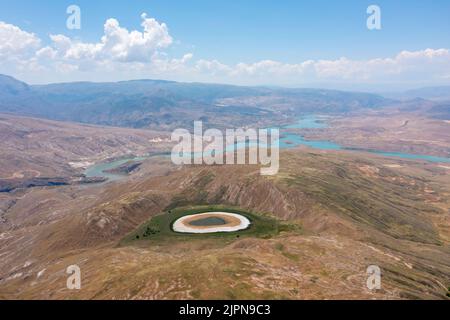 Provincia di Erzincan, distretto di İlic, villaggio di Boyalik e fiume firat Foto Stock