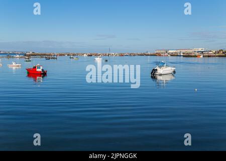 BAIONA, SPAGNA - 27 luglio 2022: Porto di pesca di Baiona. Pontevedra, Galizia, Spagna. Foto Stock