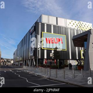 Cineworld ANNUNCIA DIFFICOLTÀ FINANZIARIE NELL'AGOSTO 2022.il Barcode Leisure Centre del Drake’s Circus, nel centro di Plymouth, comprende un Cinewo Foto Stock