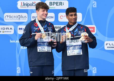 Roma, . 19th ago, 2022. Ben Cutmore, medaglia d'oro di Kyle Kothari durante i Campionati europei di nuoto Roma 2022. Roma 19th Agosto 2022 Photographer01 Credit: Agenzia indipendente per le foto/Alamy Live News Foto Stock