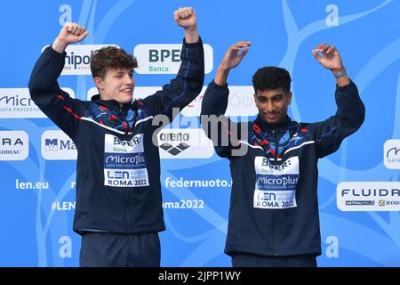 Roma, . 19th ago, 2022. Ben Cutmore, medaglia d'oro di Kyle Kothari durante i Campionati europei di nuoto Roma 2022. Roma 19th Agosto 2022 Photographer01 Credit: Agenzia indipendente per le foto/Alamy Live News Foto Stock