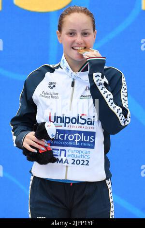 Roma, . 19th ago, 2022. Chiara Pellacani medaglia d'oro durante i Campionati europei di nuoto Roma 2022. Roma 19th Agosto 2022 Photographer01 Credit: Agenzia indipendente per le foto/Alamy Live News Foto Stock