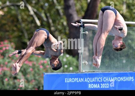 Roma, . 19th ago, 2022. Ben Cutmore, Kyle Kothari durante i Campionati europei di nuoto Roma 2022. Roma 19th Agosto 2022 Photographer01 Credit: Agenzia indipendente per le foto/Alamy Live News Foto Stock