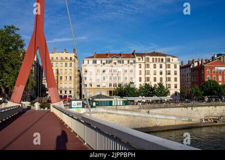 Il ponte pedonale Passerelle du Palais de Justice sul fiume Saone a Lione, Francia Foto Stock