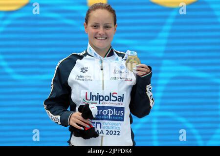 Roma, Italia. 19th ago, 2022. Roma, Italia 19.08.2022: La squadra Chiara Pellacani Italia vince la medaglia d'oro durante la finale di 3m Springboard delle Diving Donne nel Campionato di nuoto in LEN European Aquatics a Roma 2022 in Foro Italico. Credit: Independent Photo Agency/Alamy Live News Foto Stock