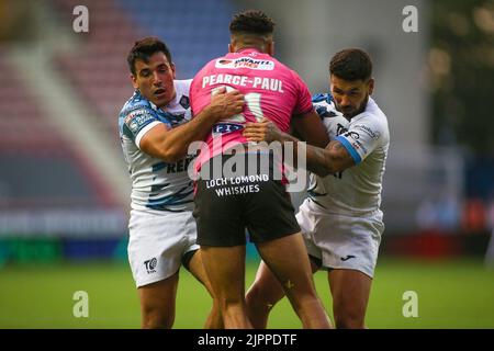 Wigan, Regno Unito. 19th ago, 2022. *** No Way Through for Kai Pearce Paul of Wigan durante la partita di Super League tra Wigan e Tolosa al DW Stadium, Wigan, Inghilterra il 19 agosto 2022. Foto di Simon Hall. Solo per uso editoriale, licenza richiesta per uso commerciale. Non è utilizzabile nelle scommesse, nei giochi o nelle pubblicazioni di un singolo club/campionato/giocatore. Credit: UK Sports Pics Ltd/Alamy Live News Foto Stock