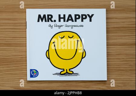 CHESTER, REGNO UNITO - LUGLIO 31st 2022: MR Happy, prima copertina della serie di libri MR Men Foto Stock