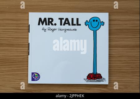 CHESTER, REGNO UNITO - LUGLIO 31st 2022: Sig. Tall, prima copertina della serie di libri MR Men Foto Stock