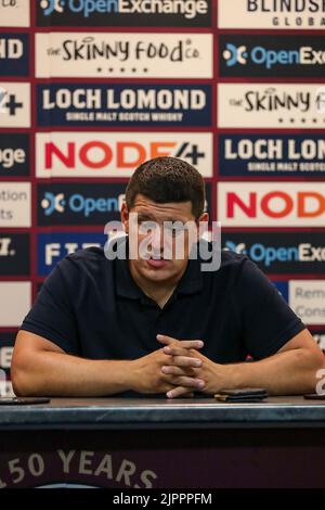 Wigan, Regno Unito. 19th ago, 2022. Matt Peet Wigan Head Coach durante la partita di Super League tra Wigan e Tolosa al DW Stadium di Wigan, Inghilterra il 19 agosto 2022. Foto di Simon Hall. Solo per uso editoriale, licenza richiesta per uso commerciale. Non è utilizzabile nelle scommesse, nei giochi o nelle pubblicazioni di un singolo club/campionato/giocatore. Credit: UK Sports Pics Ltd/Alamy Live News Foto Stock