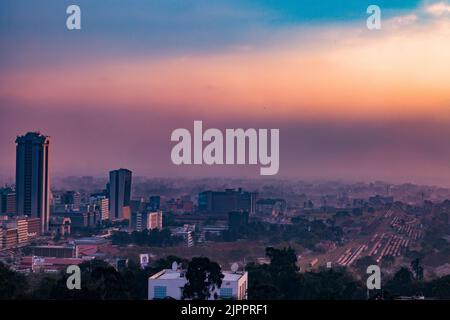 Upper Hill Sunrise Nairobi City County Skyline grattacieli paesaggi urbani della capitale del Kenya Africa orientale Nairobi City County Kenyas Capital City East Africa Foto Stock