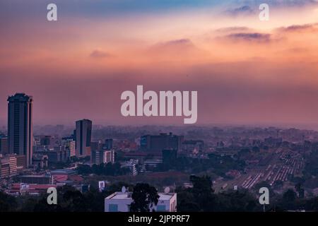 Upper Hill Sunrise Nairobi City County Skyline grattacieli paesaggi urbani della capitale del Kenya Africa orientale Nairobi City County Kenyas Capital City East Africa Foto Stock