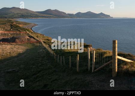 Vista della penisola di Lleyn, da Dinas Dinlle, Gwynedd, Galles, Regno Unito Foto Stock