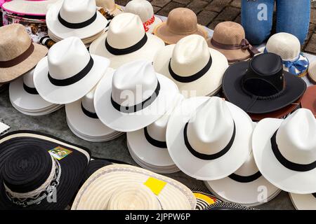 Cappelli colombiani tradizionali in mostra - Artigianato Antioqueño Foto Stock