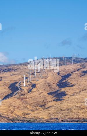 La più grande azienda eolica dello stato divenne operativa nel 2006 sulle West Maui Mountains, Hawaii. Foto Stock