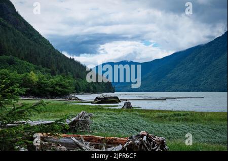 Baia profonda poco profonda a Bella Coola, BC, Canada Foto Stock