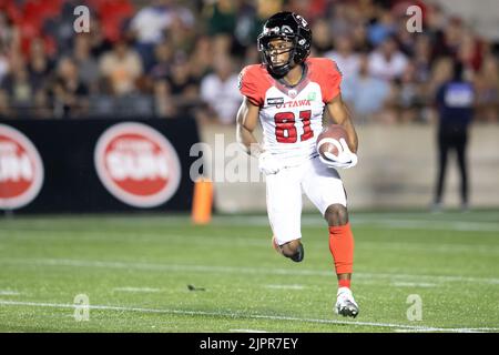 19 agosto 2022: Ottawa Redblacks Terry Williams (81) ritorna un calcio di punizione durante la partita CFL tra Edmonton Elks e Ottawa Redblacks tenutasi al TD Place Stadium di Ottawa, Canada. Daniel Lea/CSM Foto Stock