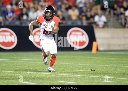 19 agosto 2022: Ottawa Redblacks Terry Williams (81) ritorna un calcio di punizione durante la partita CFL tra Edmonton Elks e Ottawa Redblacks tenutasi al TD Place Stadium di Ottawa, Canada. Daniel Lea/CSM Foto Stock