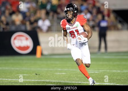 19 agosto 2022: Ottawa Redblacks Terry Williams (81) ritorna un calcio di punizione durante la partita CFL tra Edmonton Elks e Ottawa Redblacks tenutasi al TD Place Stadium di Ottawa, Canada. Daniel Lea/CSM Foto Stock