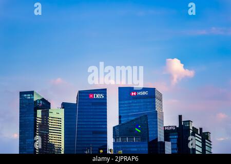 Il Marina Bay Financial Centre è un centro commerciale a uso misto nel cuore del quartiere finanziario centrale di Singapore. Foto Stock