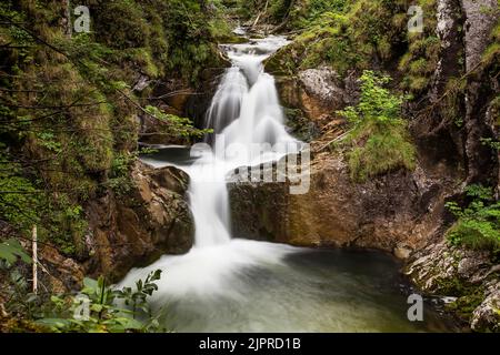 Rottach-cascata, vicino al lago Tegernsee in alta Baviera, Germania Foto Stock