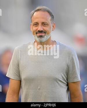 Pullman Pellegrino Matarazzo VfB Stoccarda, Mercedes-Benz Arena, Stoccarda, Baden-Wuerttemberg, Germania Foto Stock