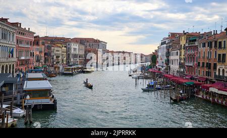 La bellissima città di Venezia situata in Italia Foto Stock