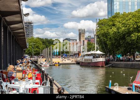 Waterside ristoranti oltre Bristol's Harbourside, Città di Bristol, Inghilterra, Regno Unito Foto Stock