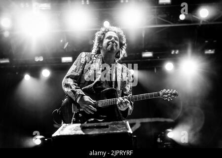 Oslo, Norvegia. 18th, agosto 2022. La rock band americana Toto ha tenuto un concerto dal vivo alla Vulkan Arena di Oslo. Qui il chitarrista Steve Lukather è visto dal vivo sul palco. (Photo credit: Gonzales Photo - Terje Dokken). Foto Stock