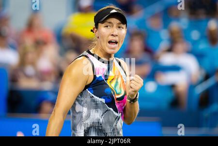 Jessica Pegula degli Stati Uniti in azione contro Emma Raducanu di Gran Bretagna durante il terzo round del torneo di tennis 2022 Western & Southern Open, WTA 1000 il 18 agosto 2022 a Cincinnati, Stati Uniti - Foto: Rob Prange/DPPI/LiveMedia Foto Stock