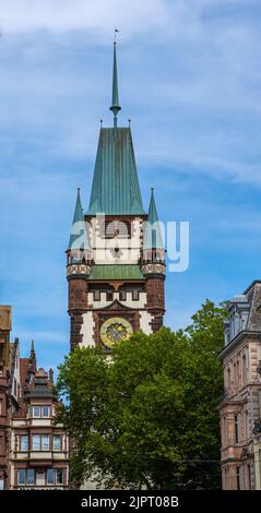 Martinstor o la porta di San Martino a Friburgo in Breisgau è un'attrazione storica. Baden Wuerttemberg, Germania, Europa Foto Stock